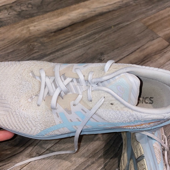 ASICS size 9.5 - Picture 3 of 5